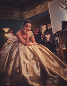 DIFFERENCE BETWEEN ALIA BHATT KAPOOR OR SHRADDHA KAPOOR BOLLYWOOD ACTRESS